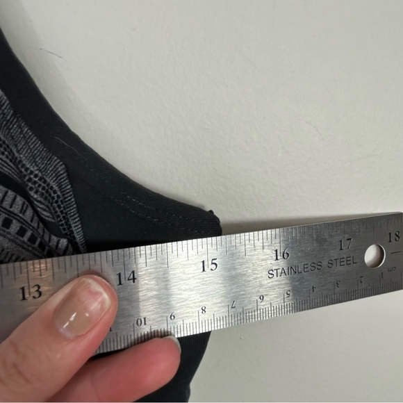 Fabletics printed norwalk built in bra work out tank‎ - Picture 4 of 9